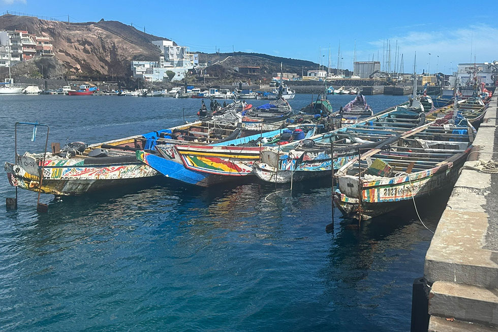 Llegan Dos Cayucos A El Hierro Uno Con Un Fallecido Y Otro Con 15